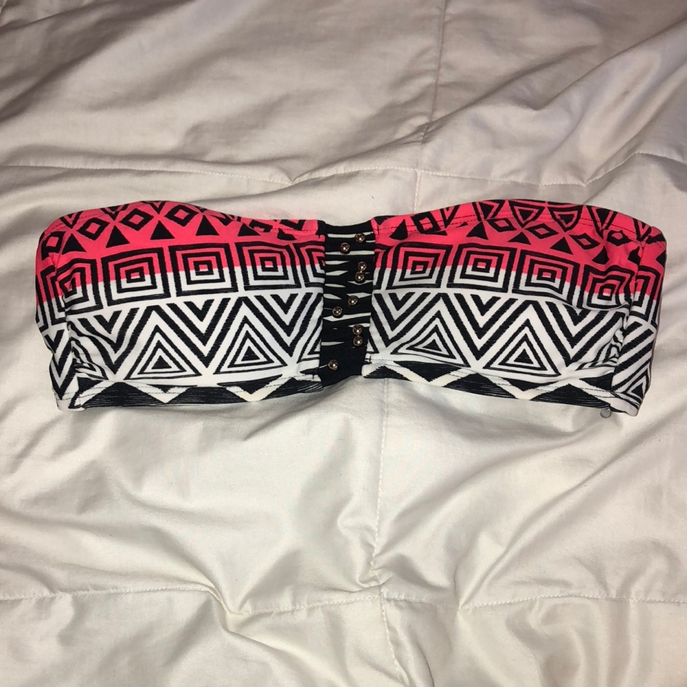 Bikini top.